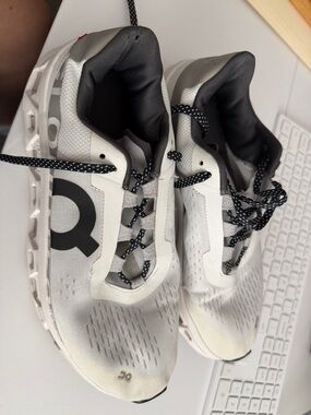 On Running Cloudtec White and Black Trail-Style Sneakers
